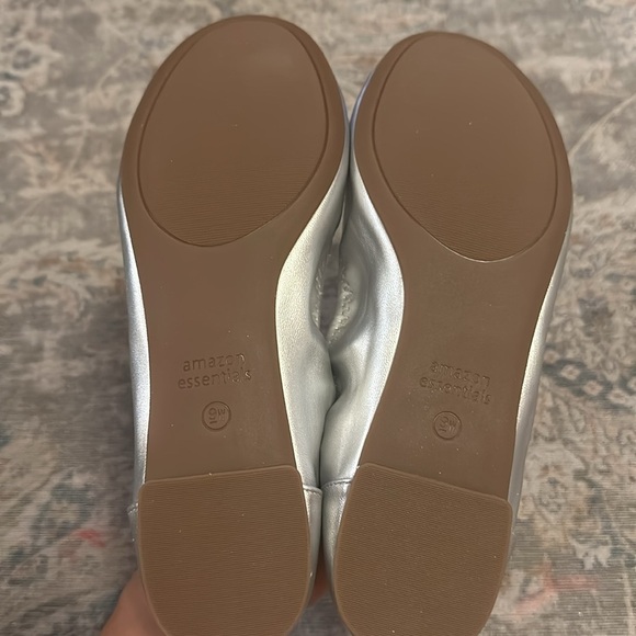 Amazon Essentials Belice Metallic Silver Ballet Flat - Picture 6 of 7